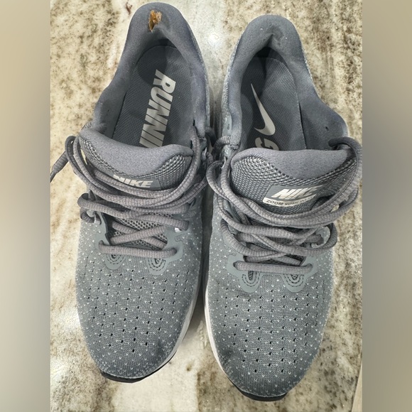 Nike Zoom Vomero 13 Running Shoes Size 9.5 - Picture 1 of 9